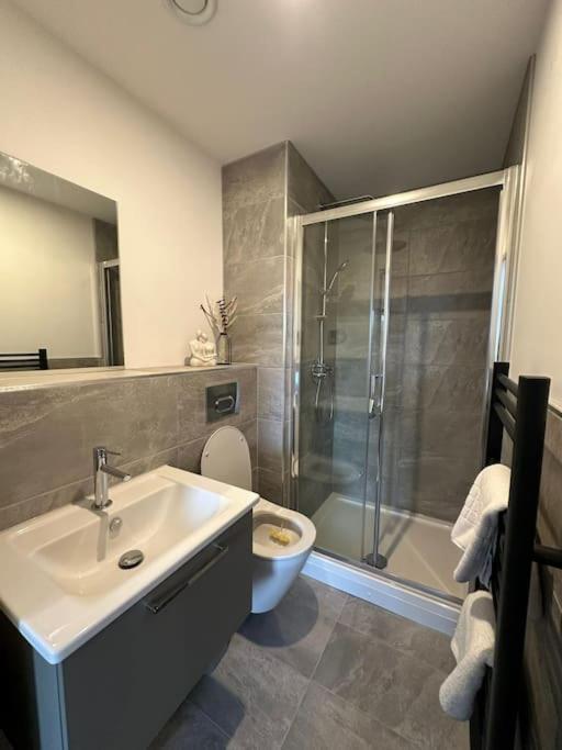 Stylish Central York Apartment Free Parking & Gym Екстер'єр фото