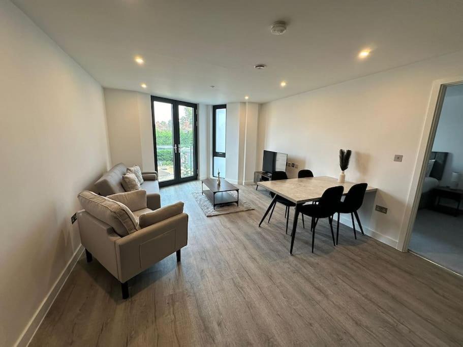Stylish Central York Apartment Free Parking & Gym Екстер'єр фото