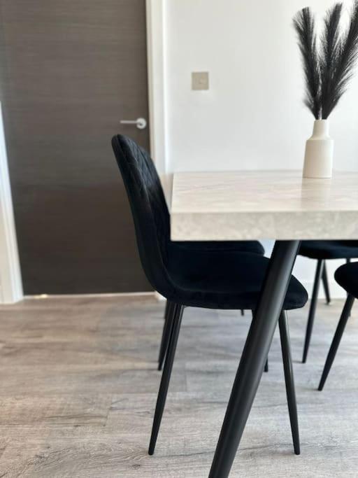 Stylish Central York Apartment Free Parking & Gym Екстер'єр фото